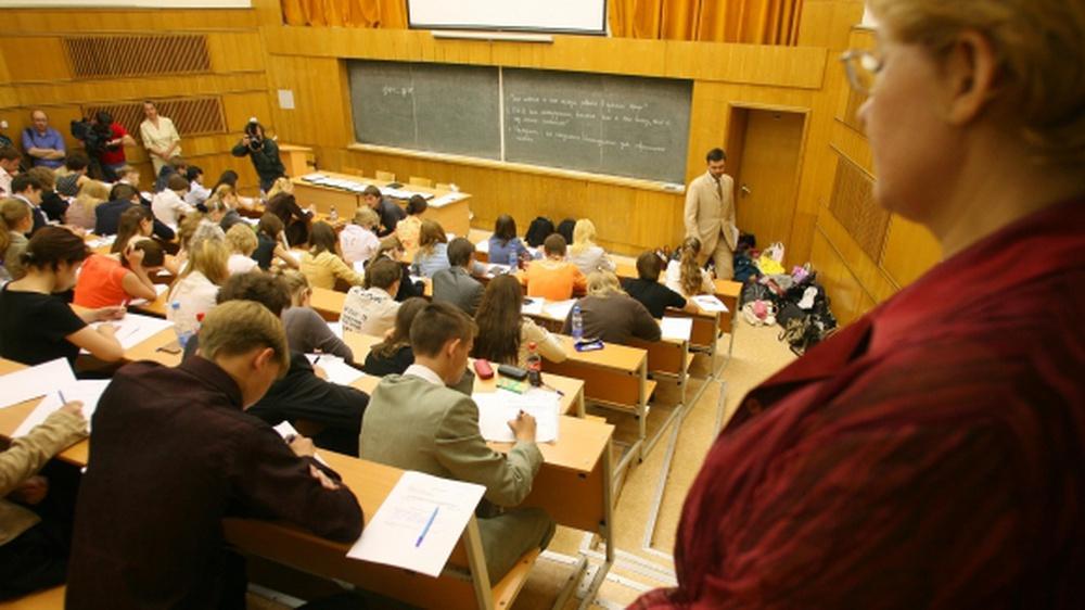 Российские студенты просят увеличить стипендии ...